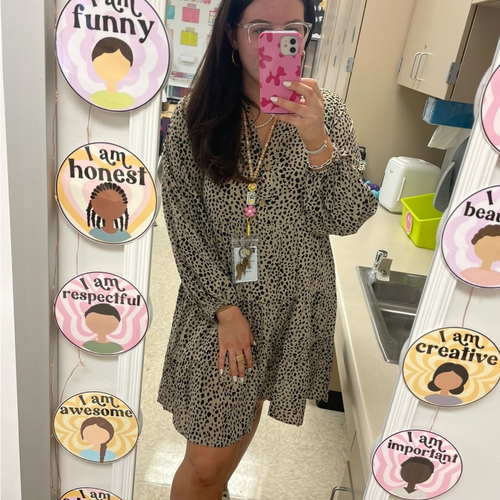 Spotted V neck Button Down 3/4 Sleeve Dress